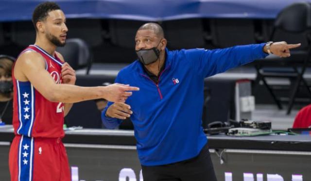 星空体育-舔狗里弗斯上线：西蒙斯能助我们争冠 他防守很好